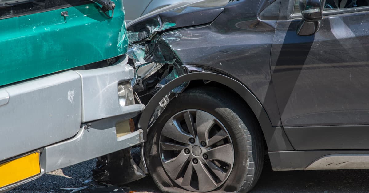 Car accident bumper to bumper onderLaw personal injury AdobeStock 121013228